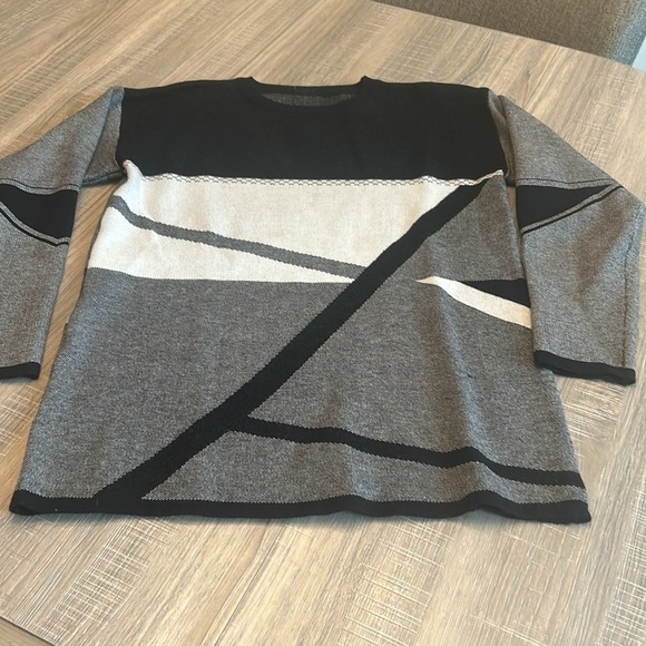 Geometric Sweater. - Picture 2 of 5